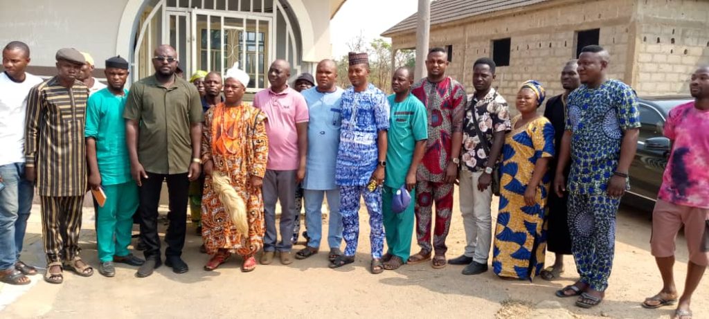 The Transition Caretaker Chairman Ijumu LGA and his entourage on Wednesday paid a courtesy visit to Ikoyi , As part of the ongoing familiarization visit.
