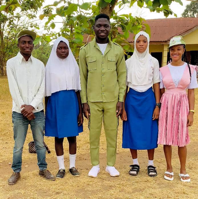 NYSC Serving Corper Fanope Oluwole Lawrence Offsets Outstanding Students School Fees in Okinni Grammar School Osun State.