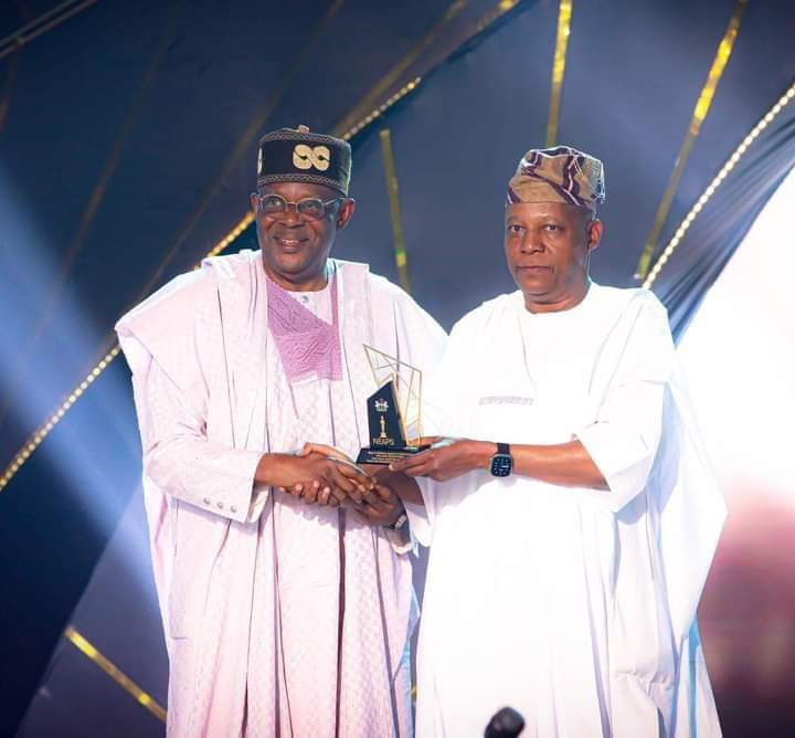 Comrade Olugbemi Congratulates Rt. Hon. James Abiodun Faleke on his Award of Excellence on Community Development and Empowerment