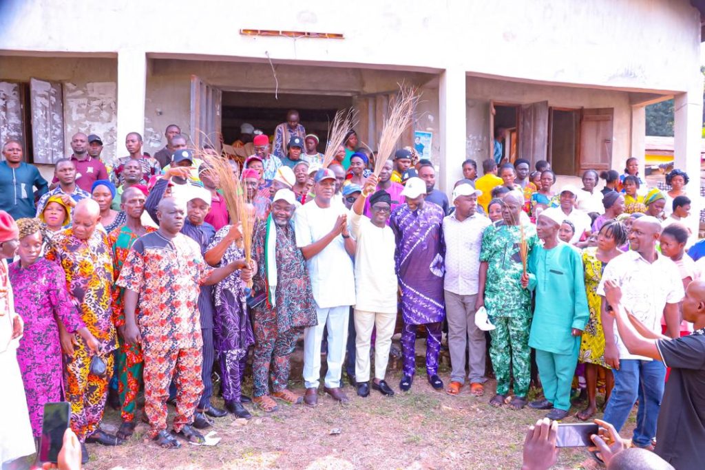 Kabba-Bunu:Hon. (Barr.) Zacheaus Dare Michael Flag bearer of APC in Kogi Local Government Council Election Welcomes New Decampees