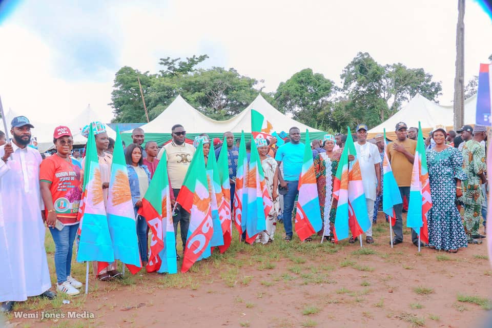 Kabba/Bunu APC Inaugurates LGA Campaign Council, Flags Of Campaign