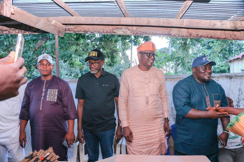 Kogi LG Polls: Former Governorship Aspirant, Prince Adebanji Jimoh Receives Hundreds Of Decampees From Okekoko Ward in Zone A of Kabba/Bunu LGA, Appeals To Electorates To Vote Massive For All APC Candidates