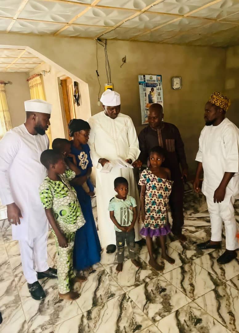 Coordinator of Folabora Bryhm Foundation Pays Condolence Visit to the slain Sunday Aiyedero’s Family in Odo-Ape