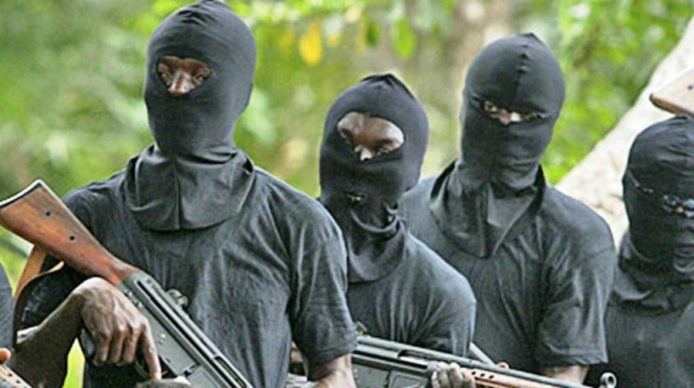 Odo-Ape Youths Protest, as Gunmen kills Sunday Aiyedero and one other in Kabba-Bunu