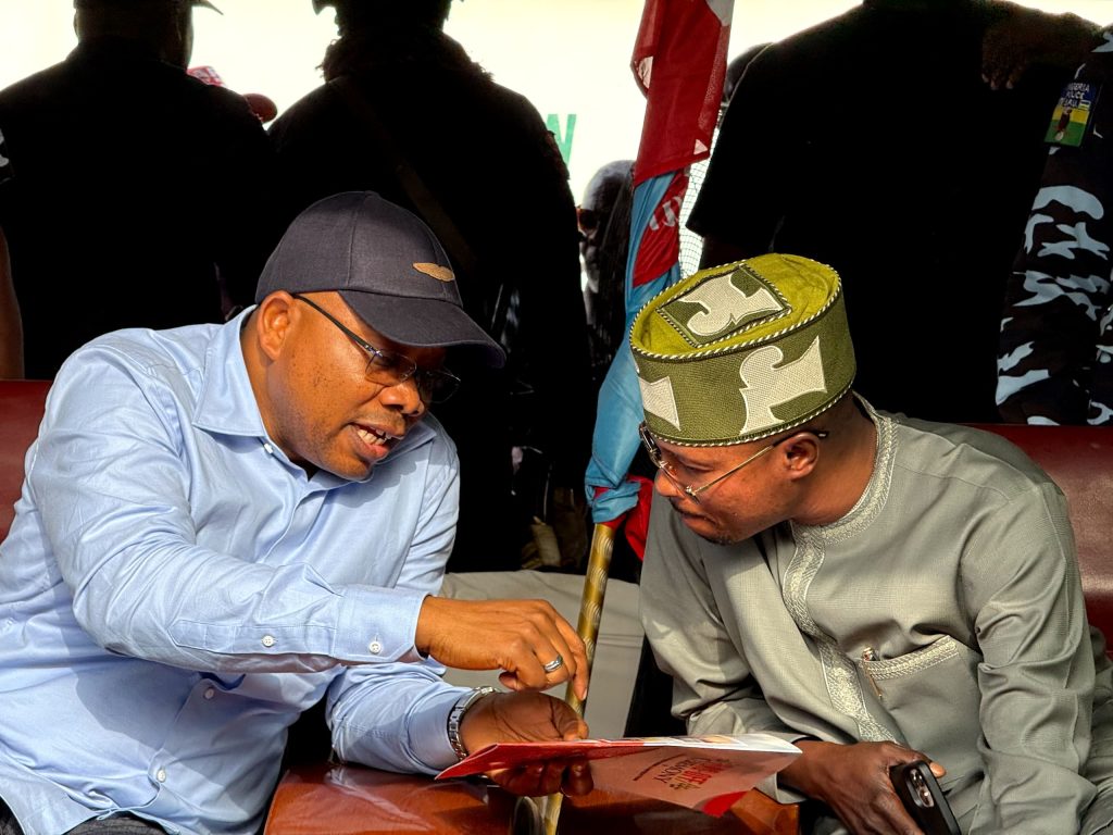 Your leadership styles inspires me, Gov. Ododo showers encomium on Hon.Abejide, as he flagged off the construction of Kajola-Obada road.  

The Executive Governor of Kogi State, Gov. Usman Ododo,  has showered encomium on Rt. Hon.  Leke Abejide,  the member representing Yagba East, Yagba West,Mopamuro Federal Constituency during the official flag off ceremony of the Kajola-Obada market road, Makutu Isanlu, Yagba East.

His Excellency , during his speech while addressing the crowd that welcomed him to the Yagba  especially Isanlu, Yagba East described Abejide as a leader that inspires him. "A man that can easily forego his personal interest for the interest of his people, is a true leader".

With a deep sense of respect and appreciation, the governor recognised Rt. Hon. Abejide, Member House of Representatives and candidate of African Democratic Congress ADC during the November, 2023 gubernatorial election in Kogi state. 

"Let me appreciate and recognised one of our leader, one of our own, a kogite not by name, but by action.  A man that believes in the unity of Kogi State and the entire Nation. A man that can easily forego his personal interest for the interest of his people, his commitment to the service of the indigenes is second to none, this is no other person than a respected leader beyond the shores of Kogi state, Rt. Hon Abejide Leke. 

Commending Abejide, Gov. Ododo noted that “Beyond his achievements as a leader, he has  shown great compassion and empathy towards the people of Yagba. His commitment to social welfare programs, poverty alleviation, and empowerment initiatives have uplifted the lives of many, giving hope and opportunities to those who need it the most".

"His tireless efforts in promoting good governance, leadership prowess have earned him the respect and trust of the people of Yagba and Mr.  President, our leader President Bola Ahmed Tinubu.  He has demonstrated a deep understanding of the needs and aspirations of our citizens, his policies and initiatives reflect a genuine desire to improve the lives of every individual in his constituency.”

"Honestly, addressing him as a leader  is not a joke, we were both in the gubernatorial race and throughout the process, we never had a conversation, we never called each other,  but when the election results was announced, I called him and he picked. In his  exact words he said don't worry I know why you called, but my brother power is given by Almighty God to whom he wishes, God has given you  and I am not going to challenge the outcome of the election in court but one i ask of you is please I want you to serve the good people of Kogi State and  truly he has been supporting and guiding me. We've been working together as partners in progress and Kogites".

"Indeed, Hon. Leke as saved the state alot of resources by not heading to court; only leaders with understanding will know this and whether he is in my political party or not we are all kogites and we all mean well".

Gov. Ododo appreciated Abejide for his genuine love for humanity beyond Kogi State, prayed that God Almighty continue to bless and strengthen him while he officially flagged off the construction of Kajola-Obada road in Makutu.