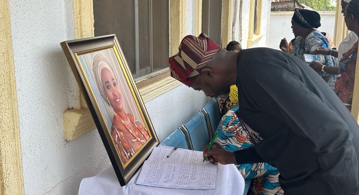 Hon Wemi Jones FCIB Joins Critical Stakeholders to Condole with Obaro of Kabba on Wife’s Demise