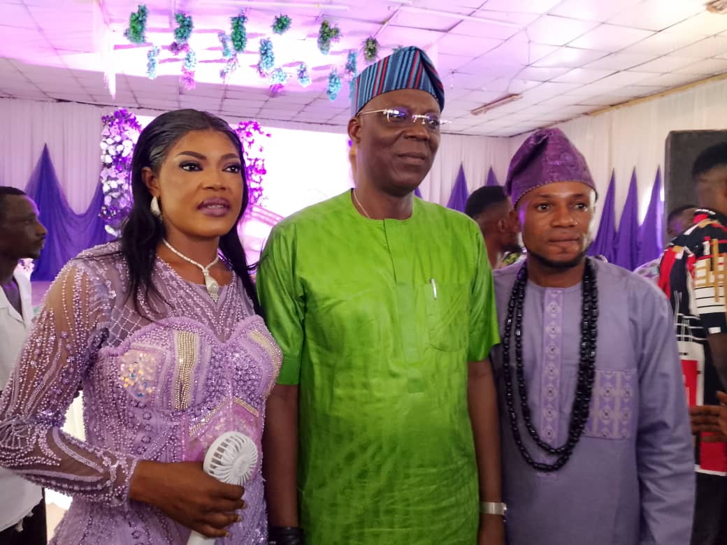 Rt. Hon. Matthew Kolawole Plays Key Role at Wedding of Loyal Follower Bamidele Haruna Alaho and Idowu Thomas Gift